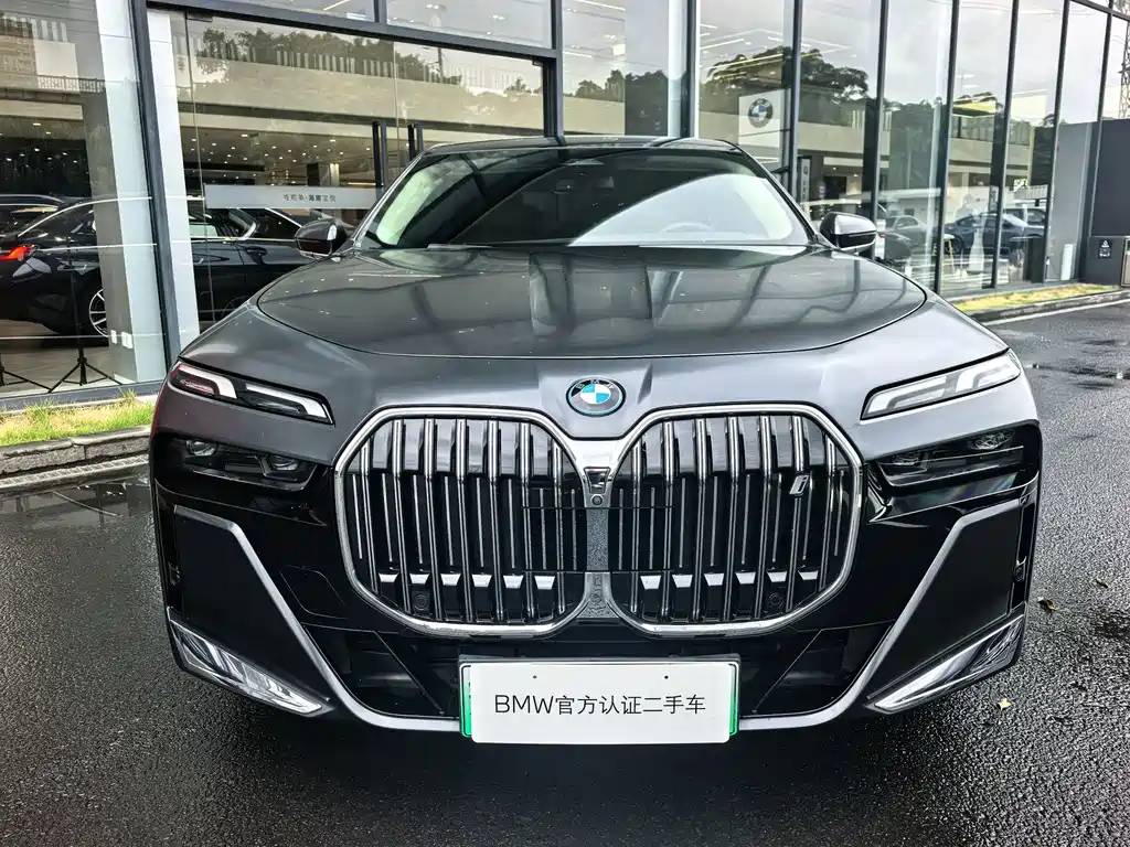 BMW i7 — фото 2