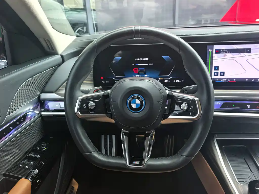 BMW i7 — фото 8