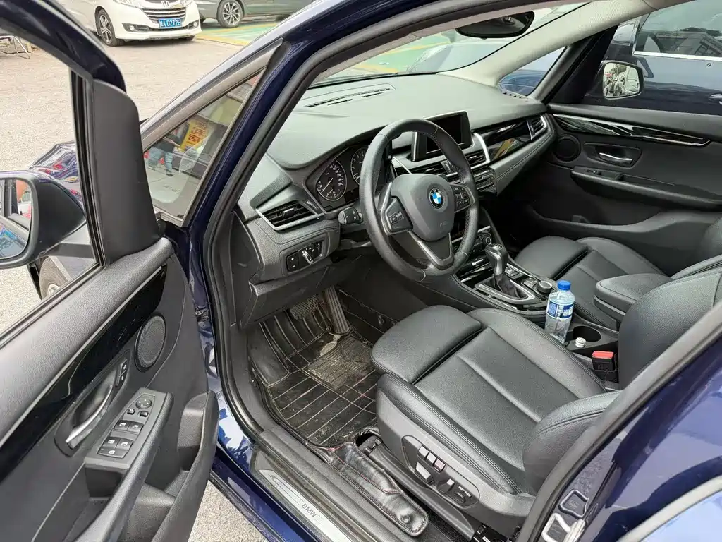 BMW 2 Series Active Tourer — фото 2