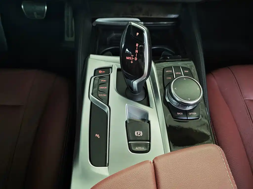 BMW 5 Series — фото 10