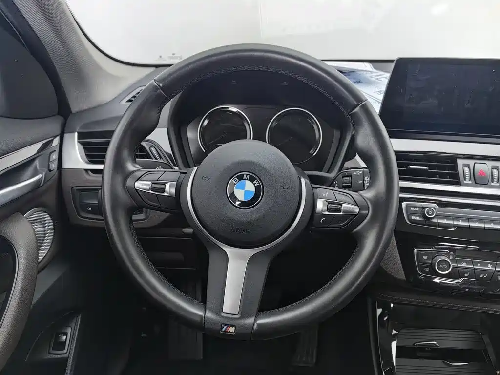 BMW X1 — фото 11
