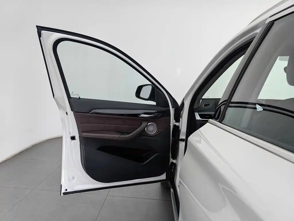 BMW X1 — фото 8