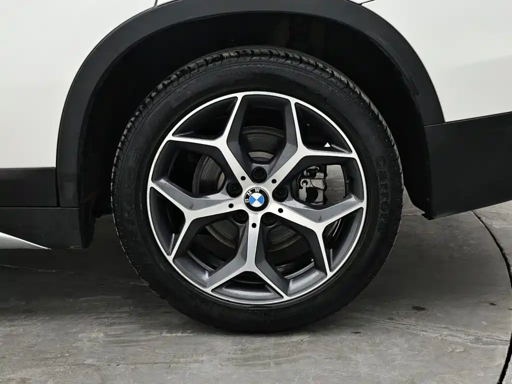 BMW X1 — фото 9
