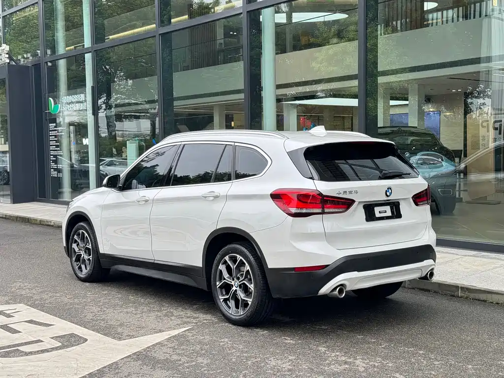 BMW X1 — фото 5