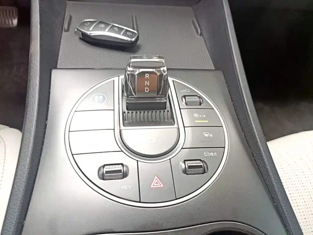 BYD Seal 05 DM-i — фото 10