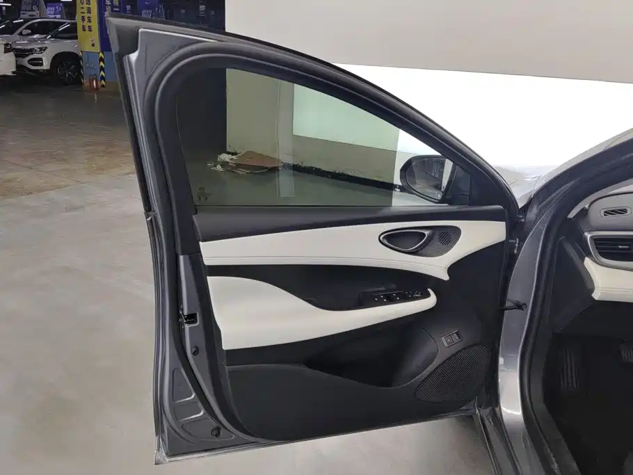 BYD Seal 05 DM-i — фото 7