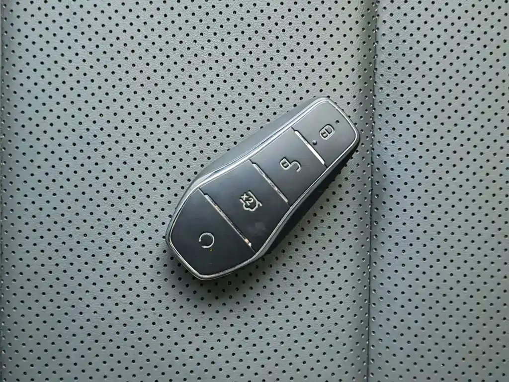 BYD Qin L — фото 21