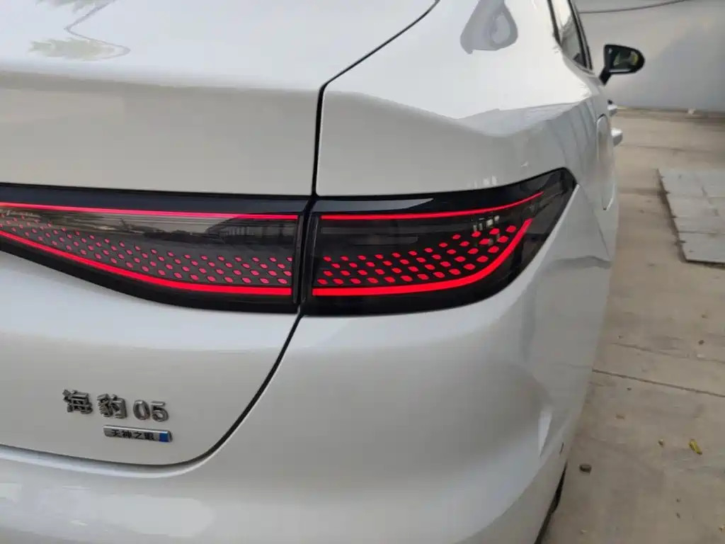 BYD Seal 05 DM-i — фото 8