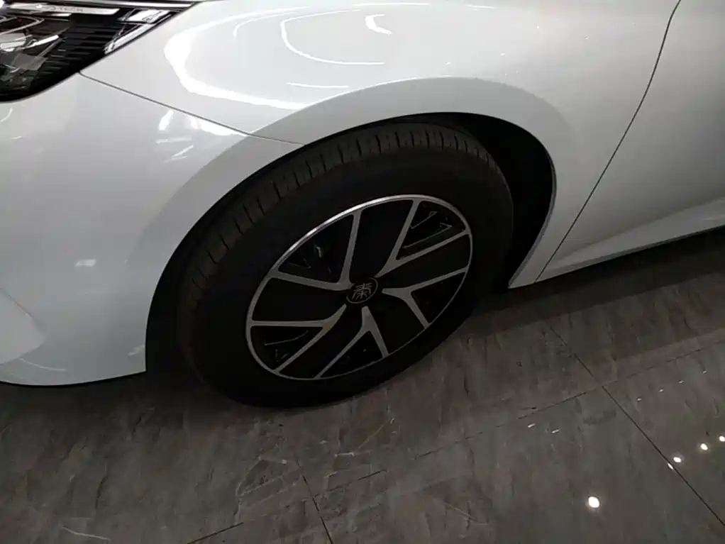 BYD Qin L — фото 23