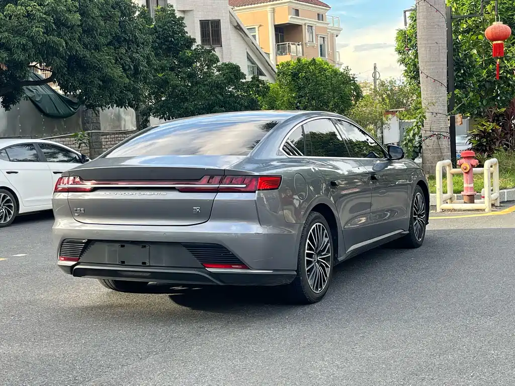 BYD Han — фото 14