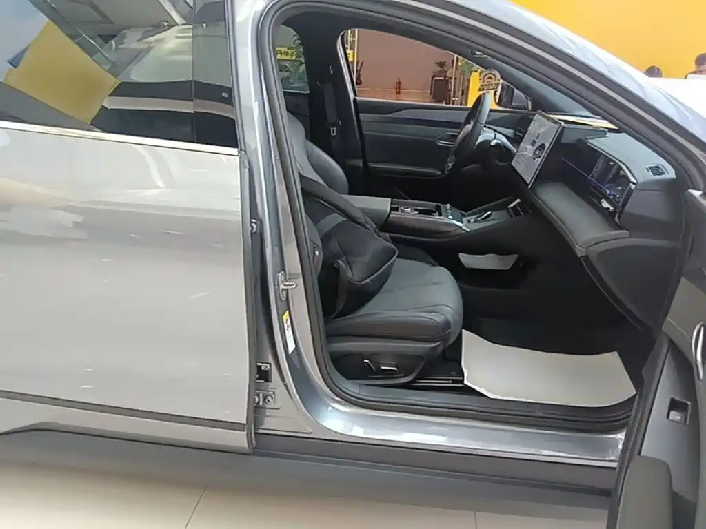 BYD Qin L — фото 25