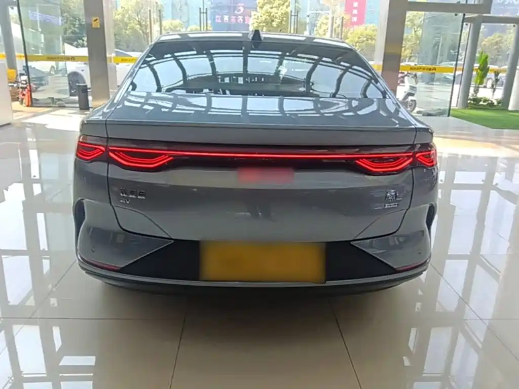 BYD Qin L — фото 6
