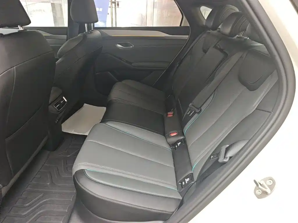 BYD Qin L — фото 17
