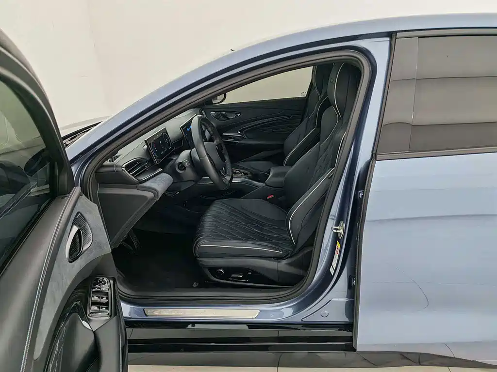 BYD Seal — фото 11