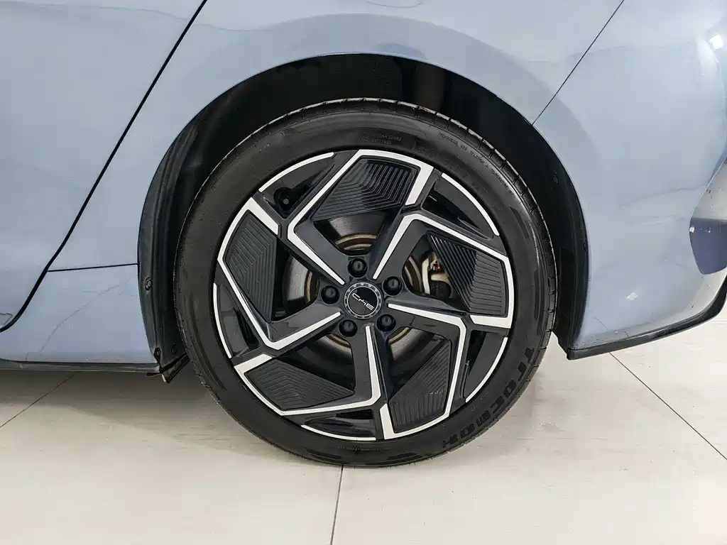 BYD Seal — фото 18