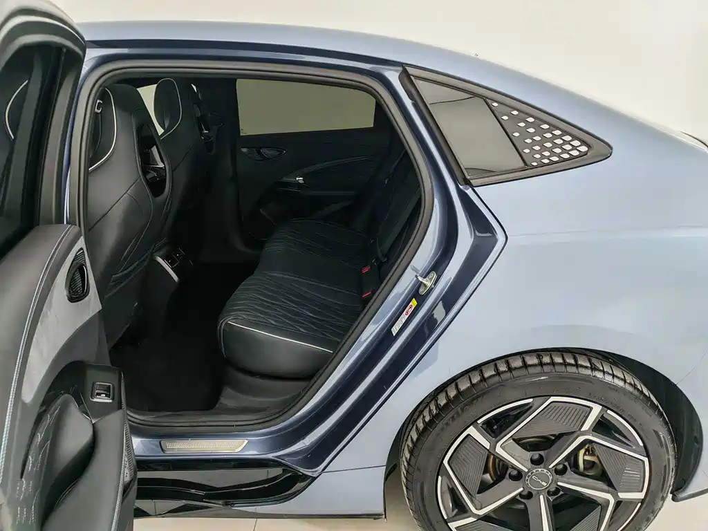 BYD Seal — фото 10