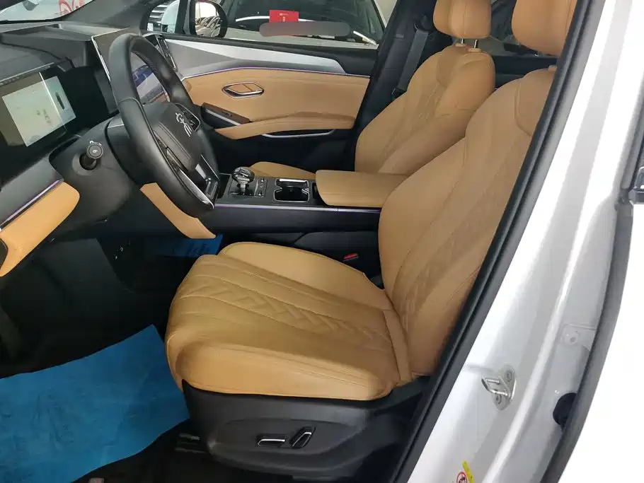 BYD L DM-i — фото 9
