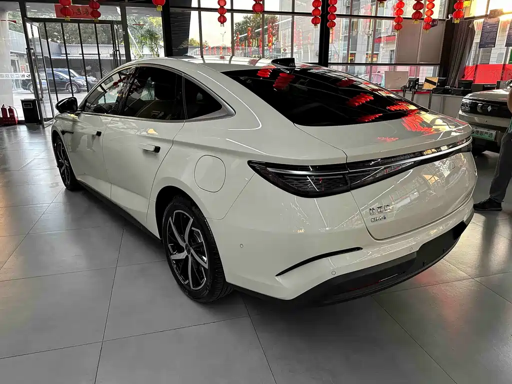 BYD Seal 07 DM-i — фото 7