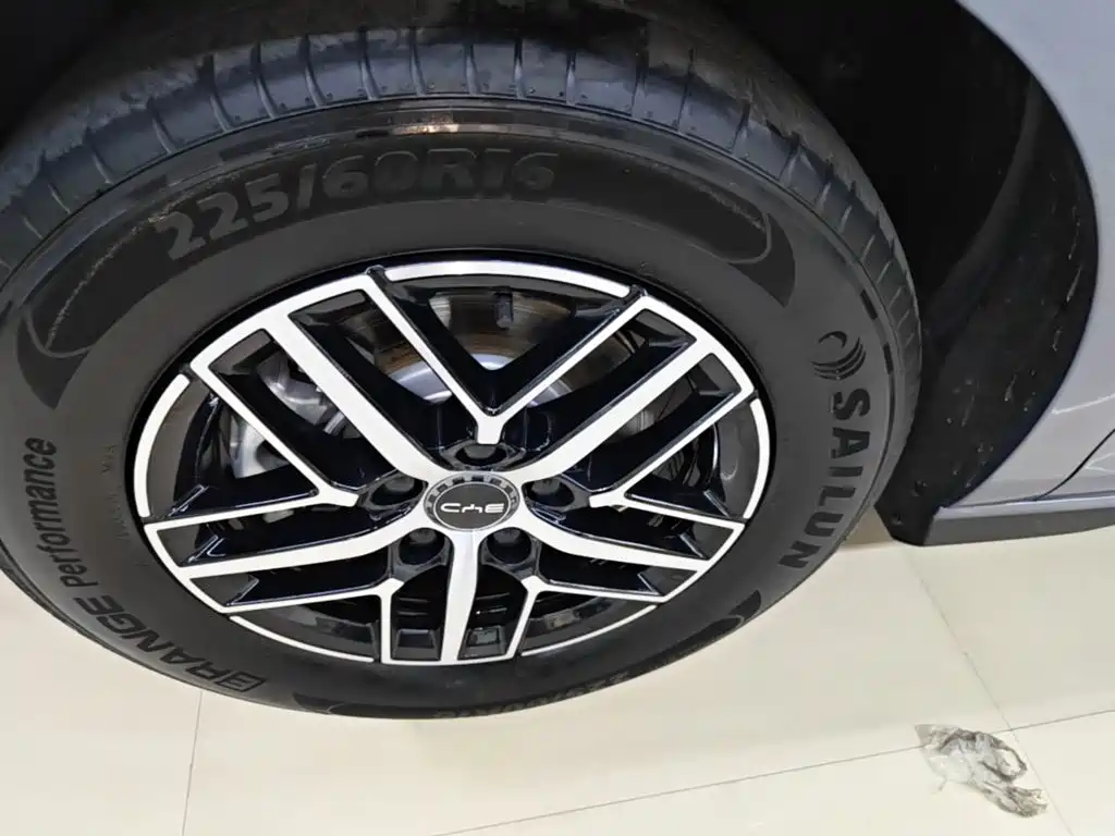BYD Seal 05 DM-i — фото 23