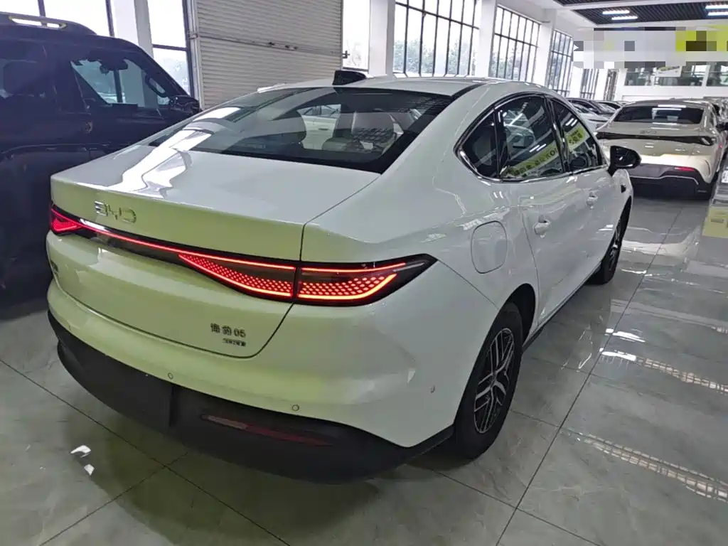 BYD Seal 05 DM-i — фото 7