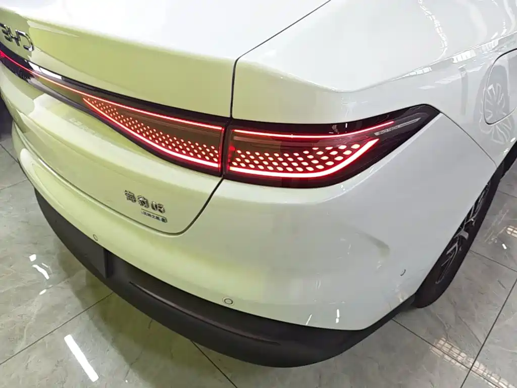 BYD Seal 05 DM-i — фото 8