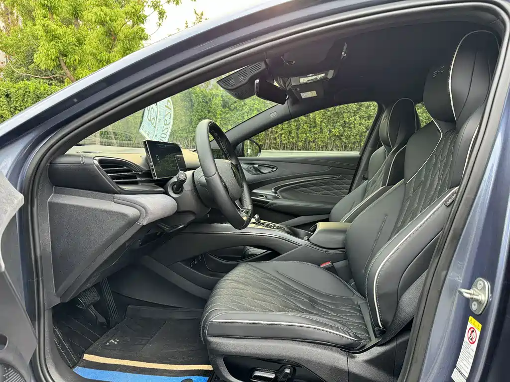 BYD Seal — фото 15