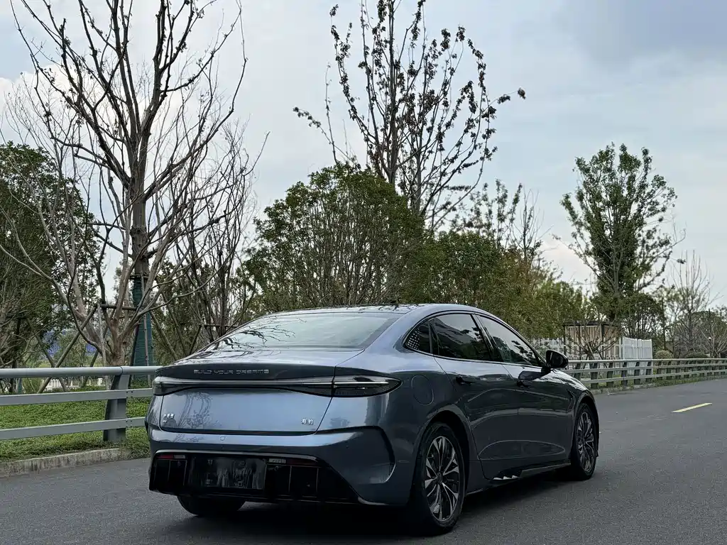BYD Seal — фото 5