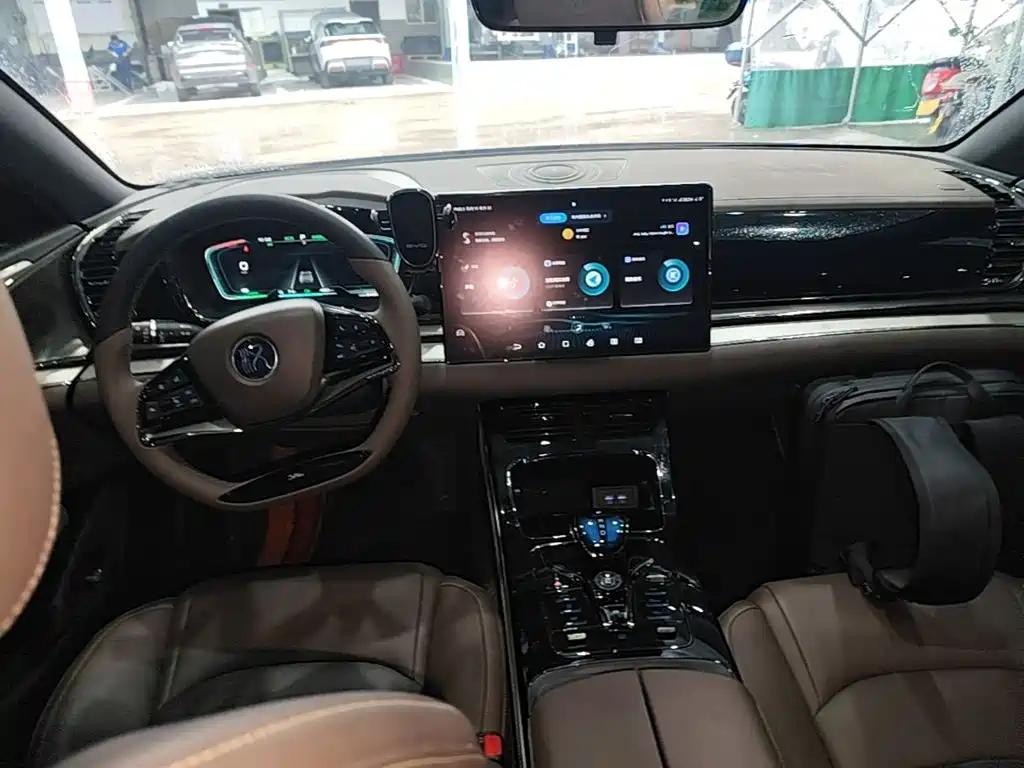 BYD Han — фото 10