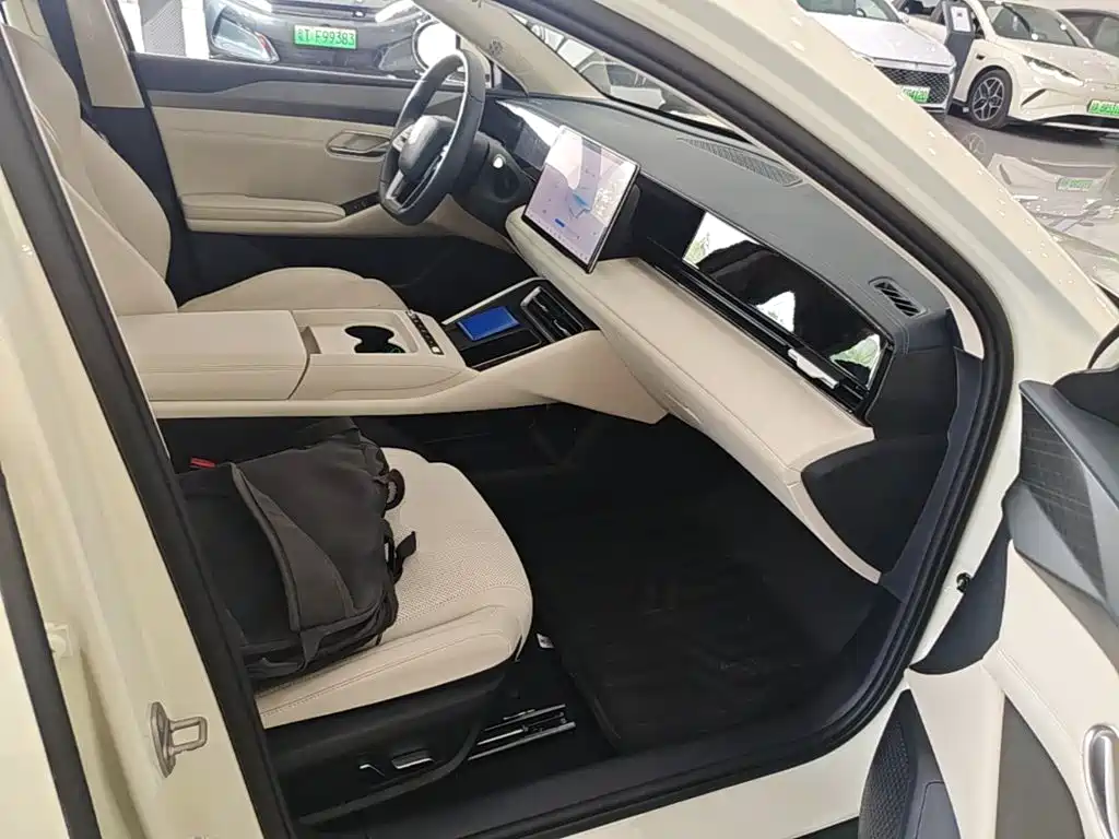 BYD Qin L — фото 25