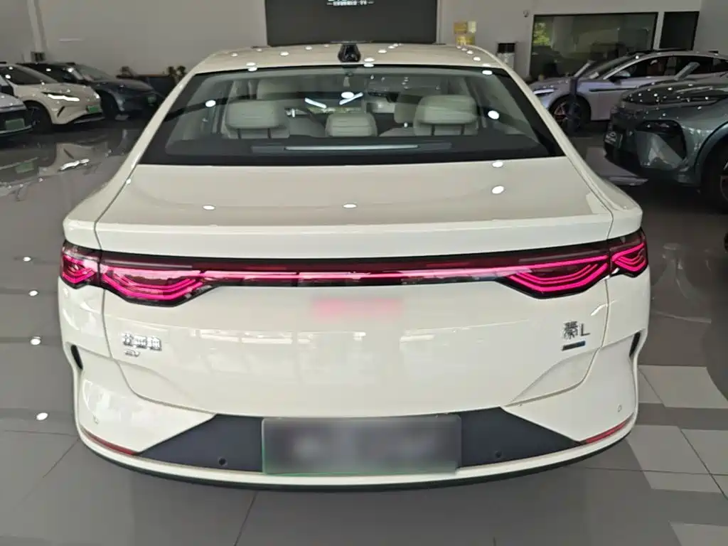 BYD Qin L — фото 6