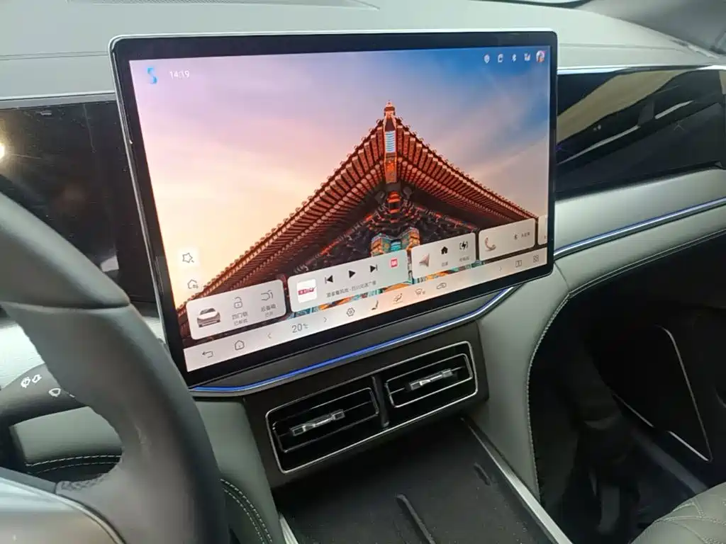 BYD L DM-i — фото 13
