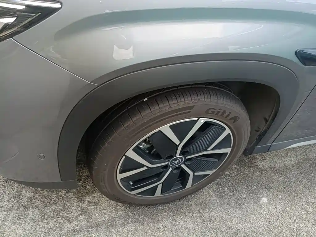 BYD L DM-i — фото 23