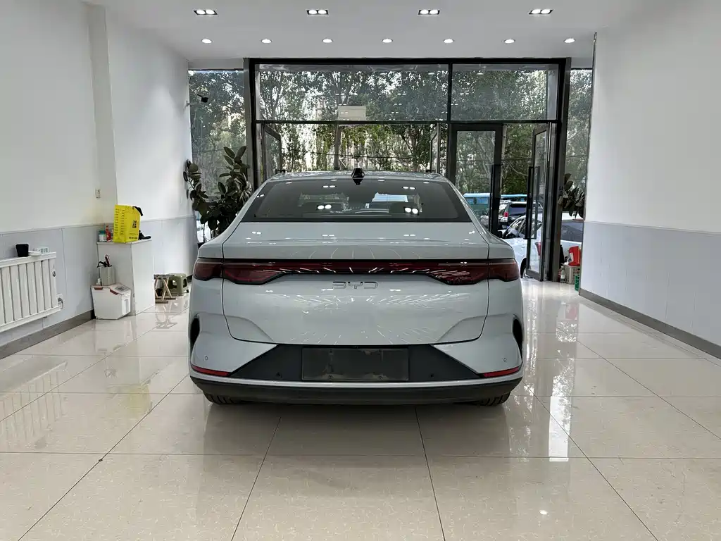 BYD Qin L — фото 30
