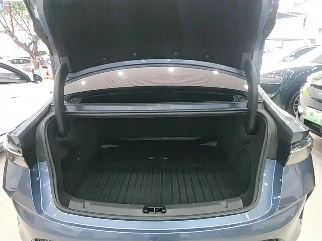 BYD Seal — фото 19