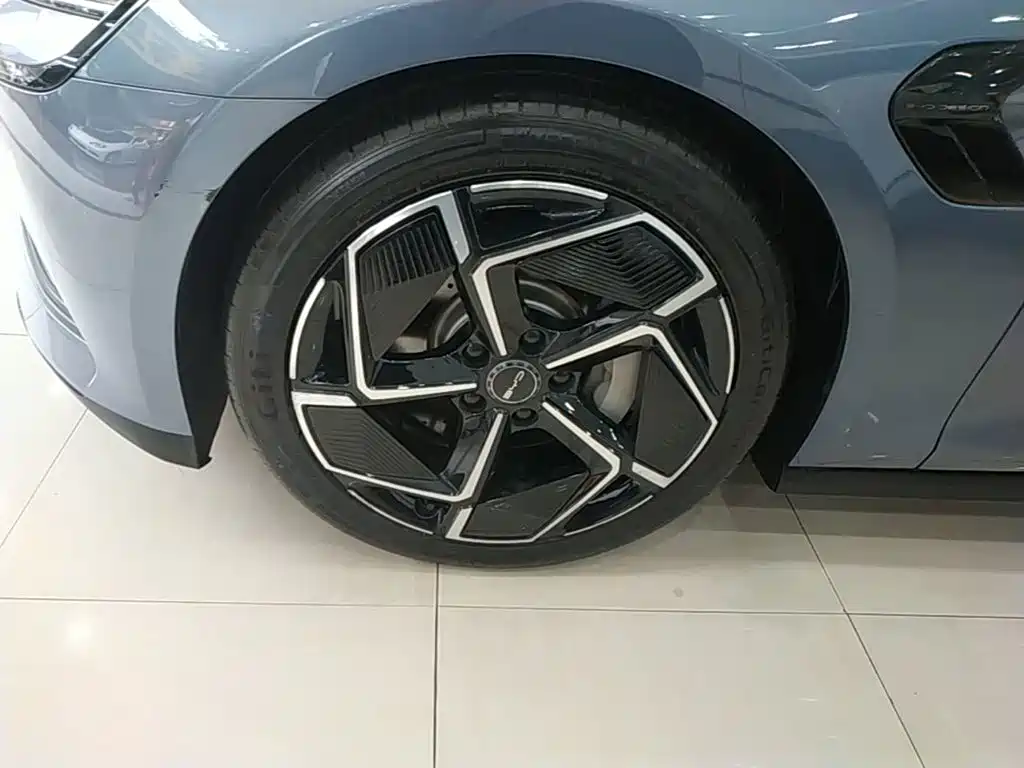 BYD Seal — фото 23