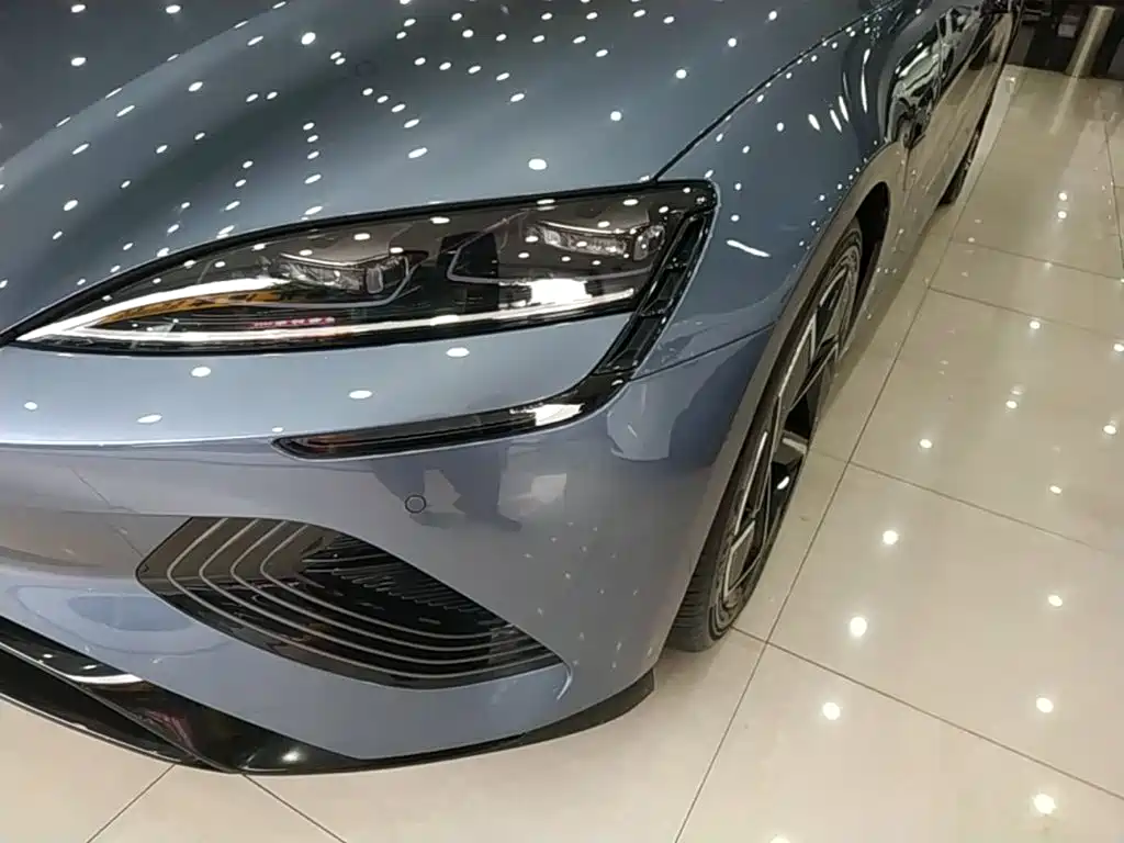BYD Seal — фото 24