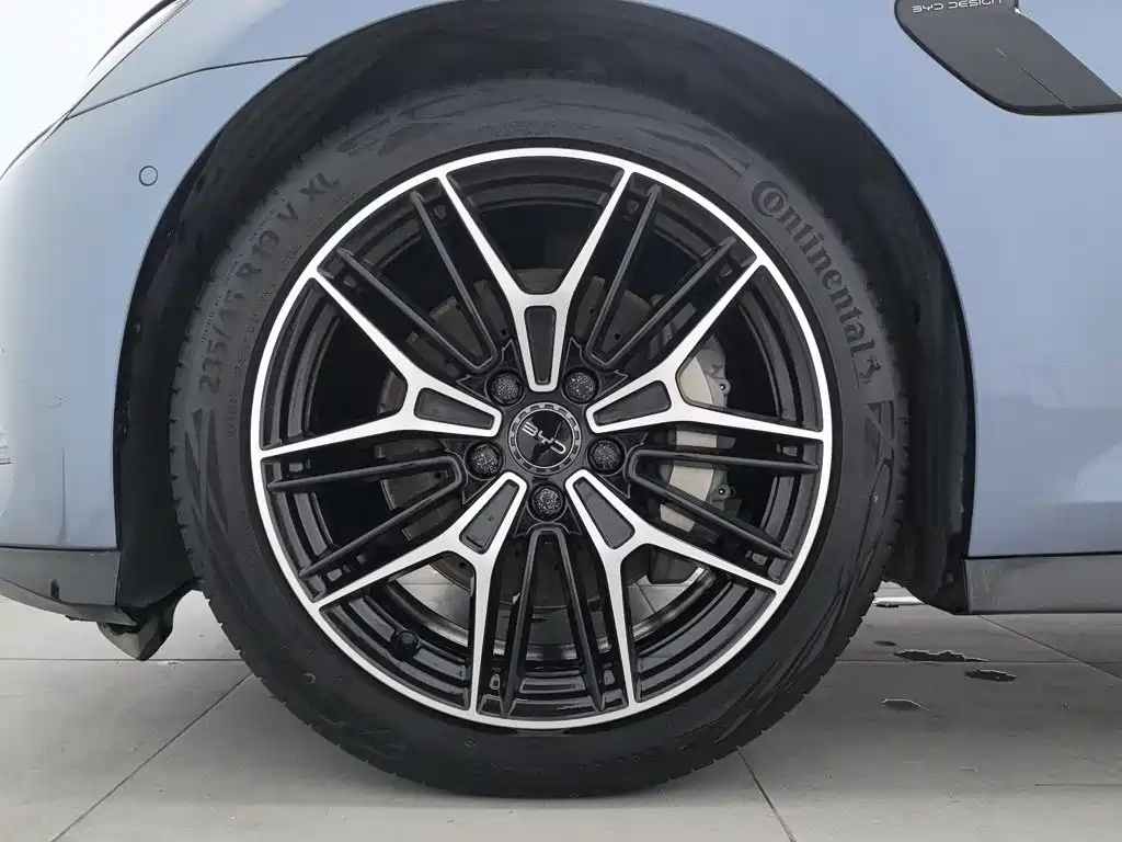 BYD Seal — фото 17