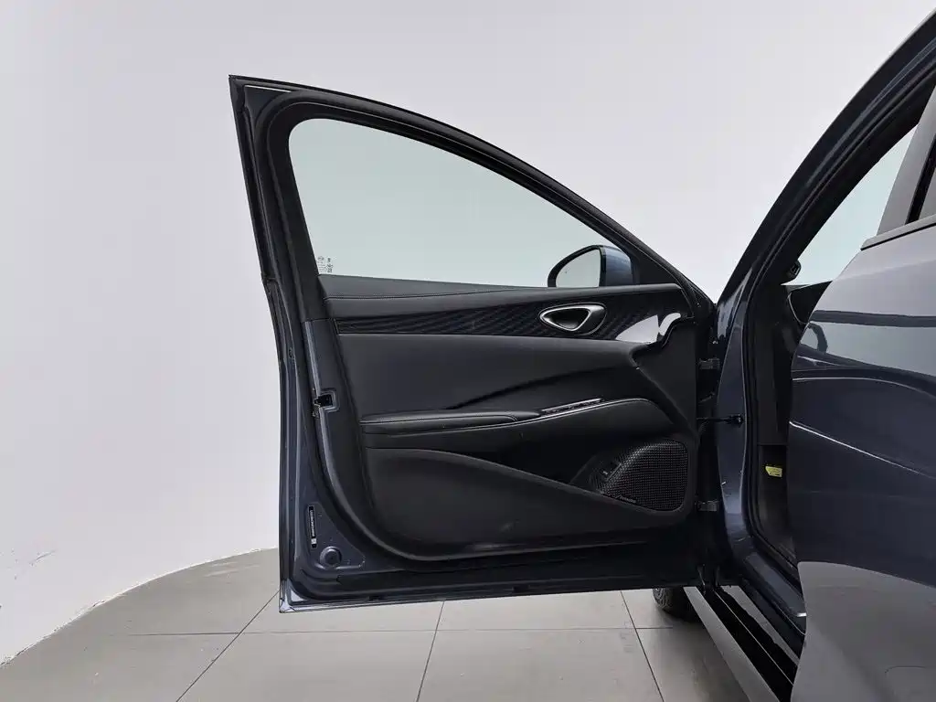 BYD Seal — фото 8