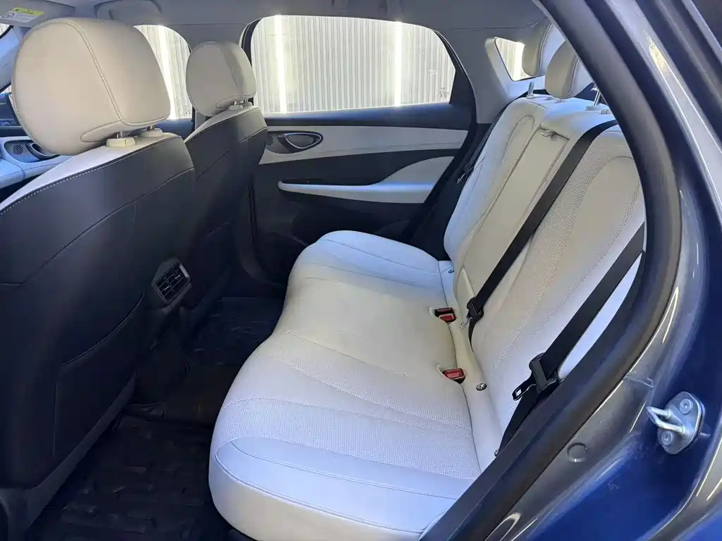 BYD Seal 05 DM-i — фото 7