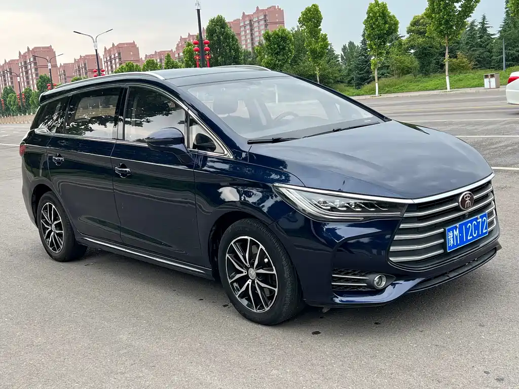 BYD MAX — фото 3