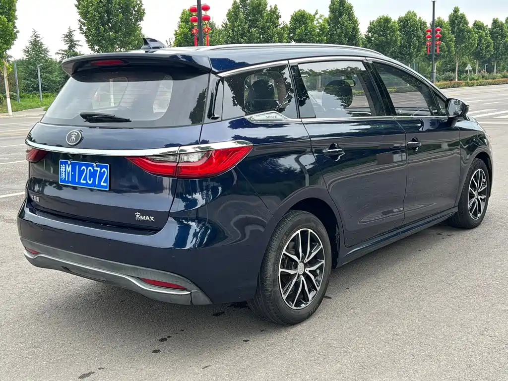 BYD MAX — фото 5