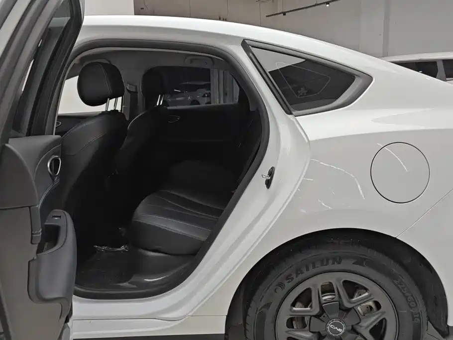 BYD Seal 05 DM-i — фото 11