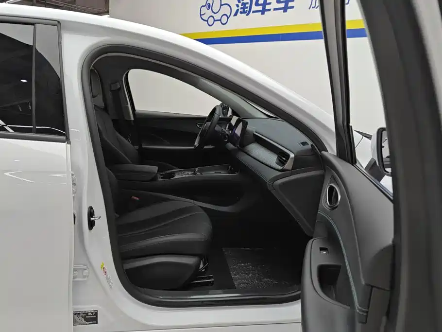 BYD Seal 05 DM-i — фото 8