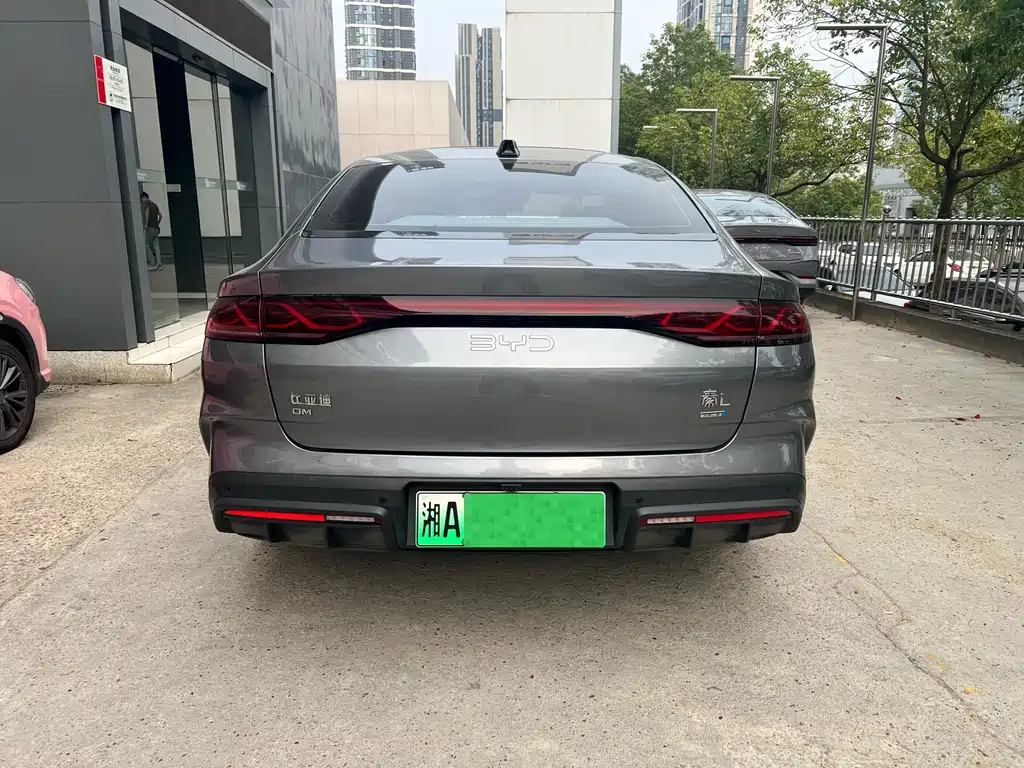 BYD Qin L — фото 8