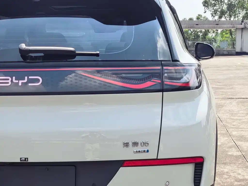 BYD Sealion 05 EV — фото 10