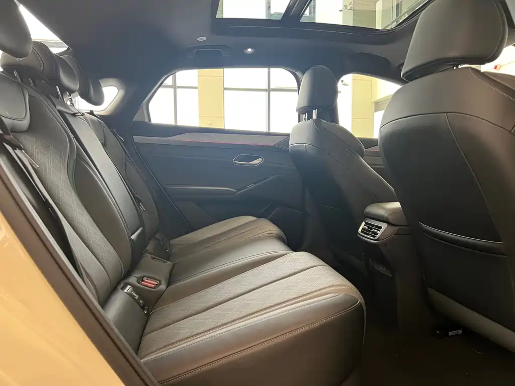 BYD Qin L — фото 9