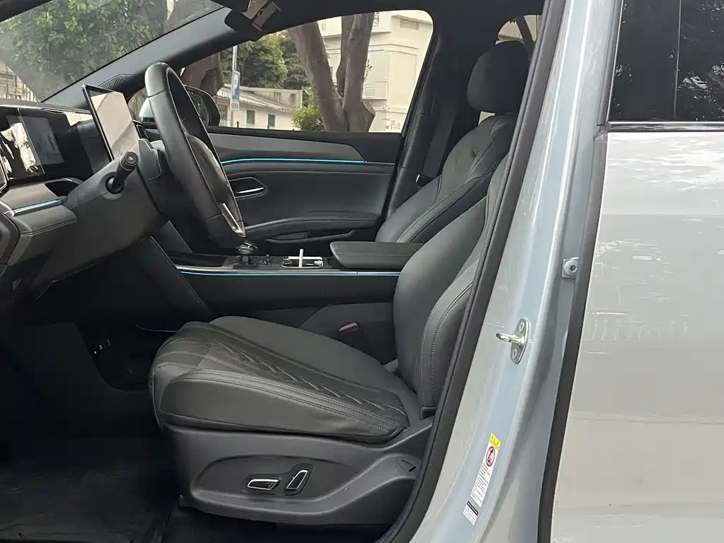 BYD L DM-i — фото 4