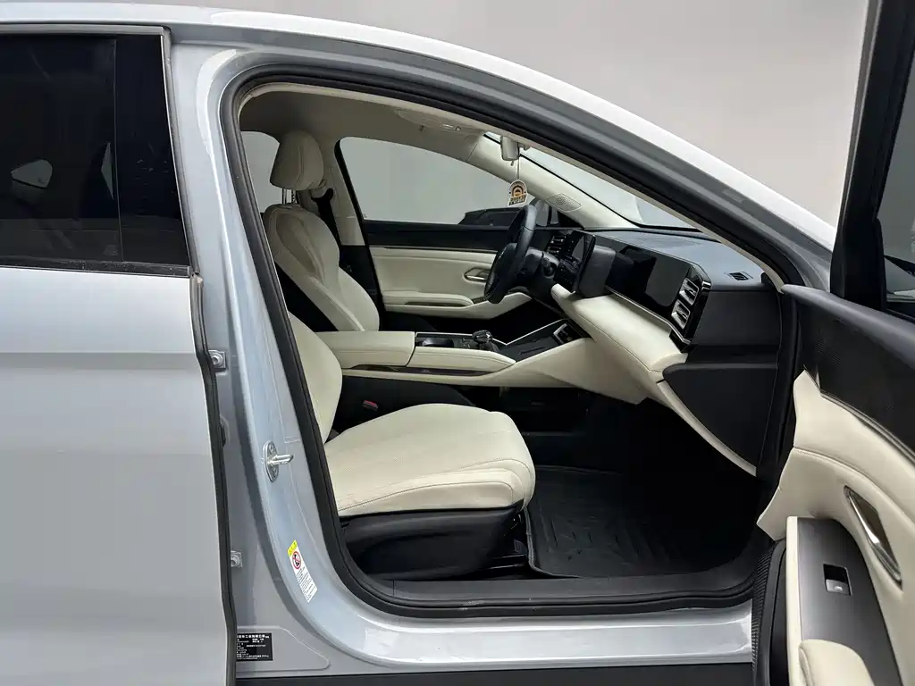 BYD Qin L — фото 10