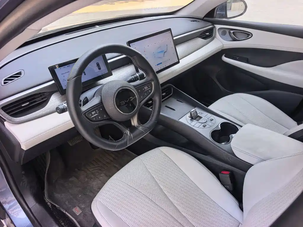 BYD Seal 05 DM-i — фото 11