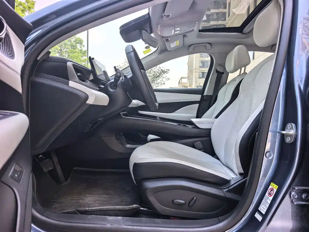 BYD Seal 05 DM-i — фото 13